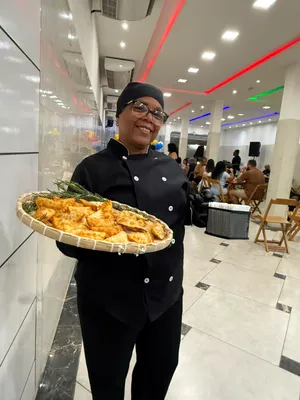 Bandeja de Salgados Servida Quente no Salão