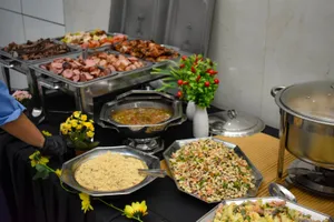 Saladas Frescas e Acompanhamentos Especiais
