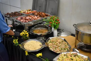 Farofa Especial e Salada de Feijão Fradinho