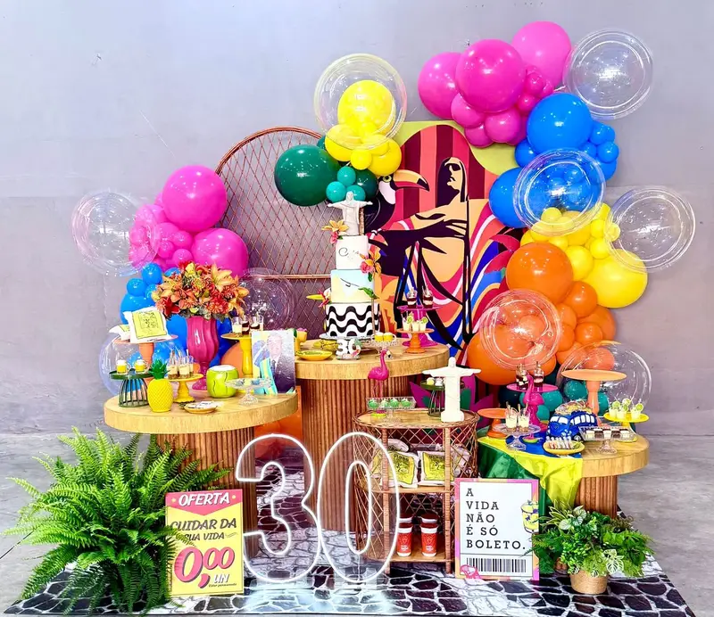 Festa de aniversário adulto decorada pela Kaletucha