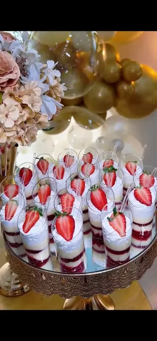 Bolo de festas decorado com cobertura artística