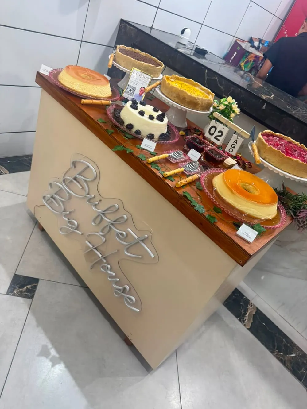 Estação de tortas artesanais montada em um evento do Buffet Big House
