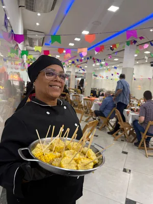 Mesa de Buffet Elegante em Celebração